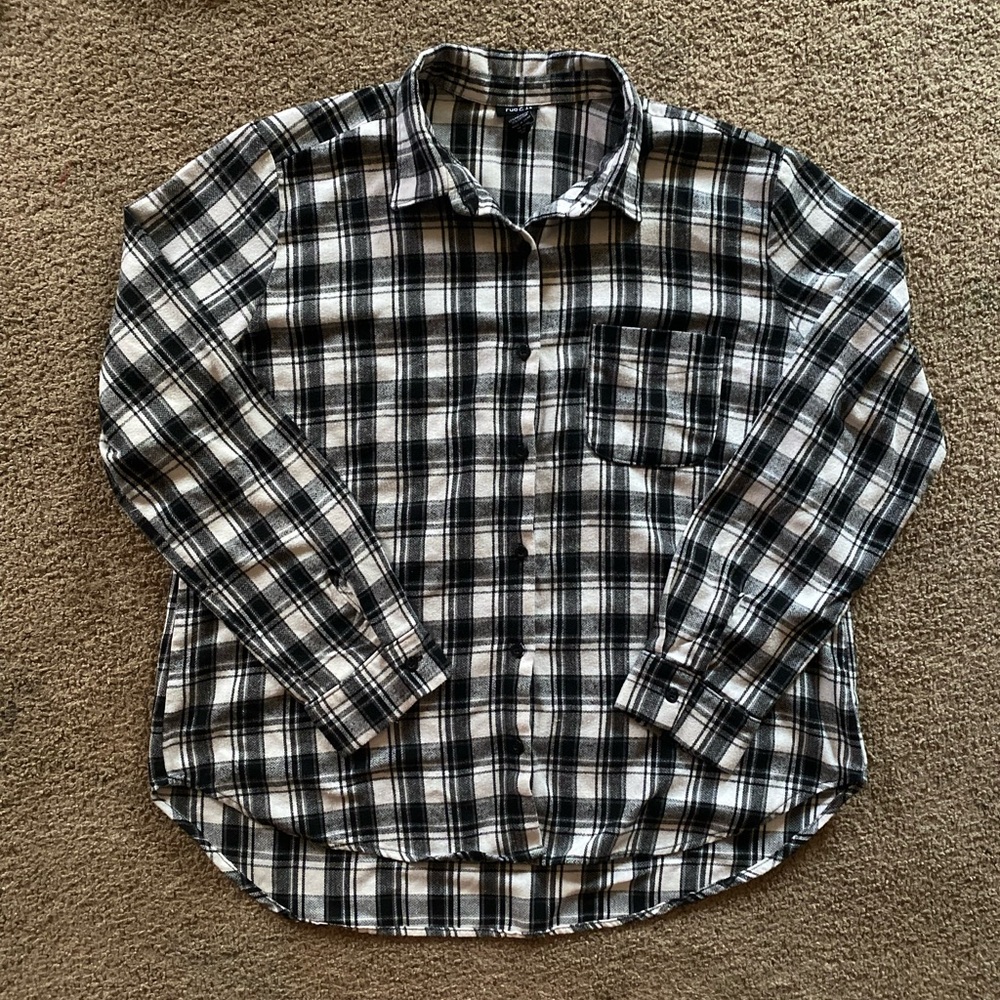 Women's Black & White Plaid Long Sleeve Button-Up Shirt - Flannel - Size Large